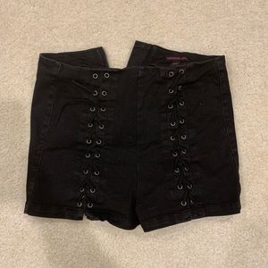 Black small material girl shorts with zipper